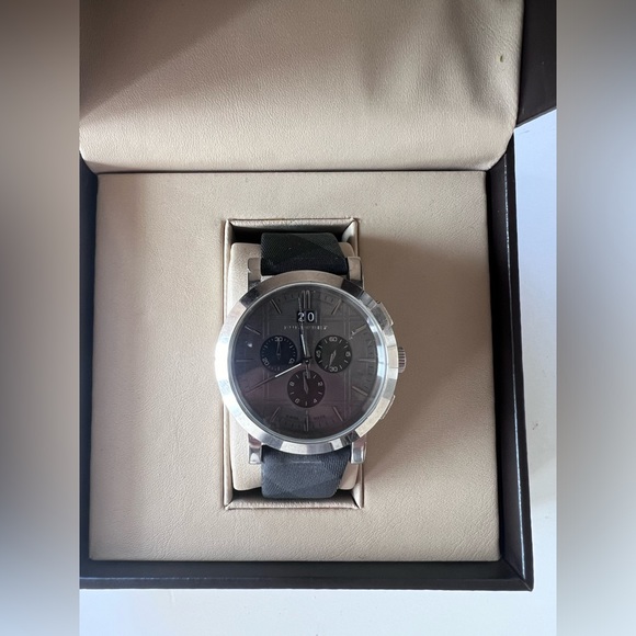 100% authentic men’s Burberry watch - Picture 2 of 5